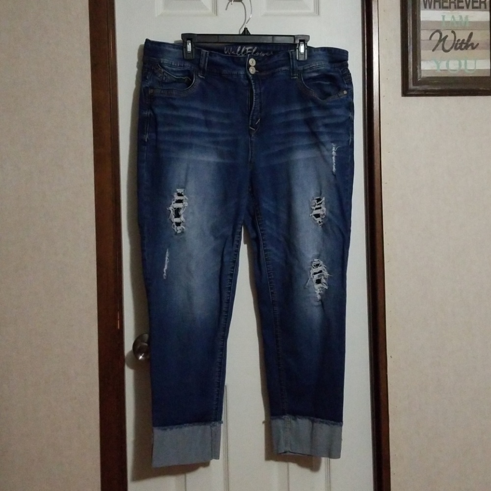 Wallflower Capris